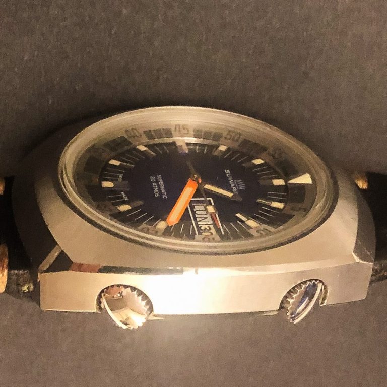 Suwarex twin crown compressor Squale side view Suwarex twin crown compressor Squale 20 atmos case side